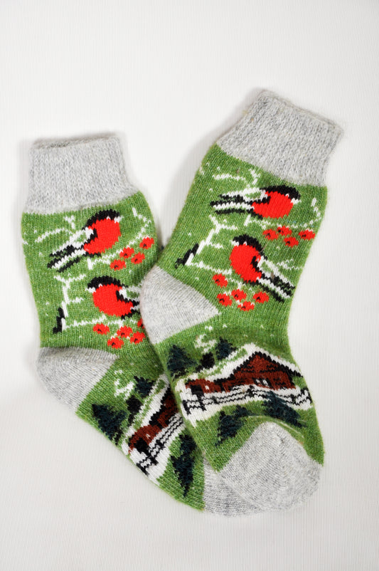 Women’s Wool Socks – Christmas Red Bird & Winter Cabin | UK 3.5–7