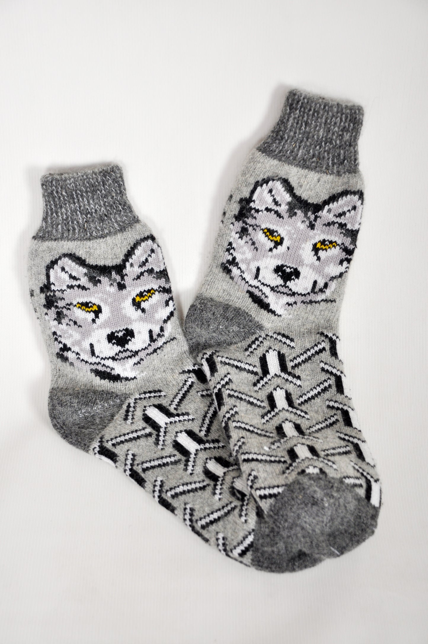 Men’s Wool Socks – Yellow-Eyed Wolf | UK 6.5–10.5