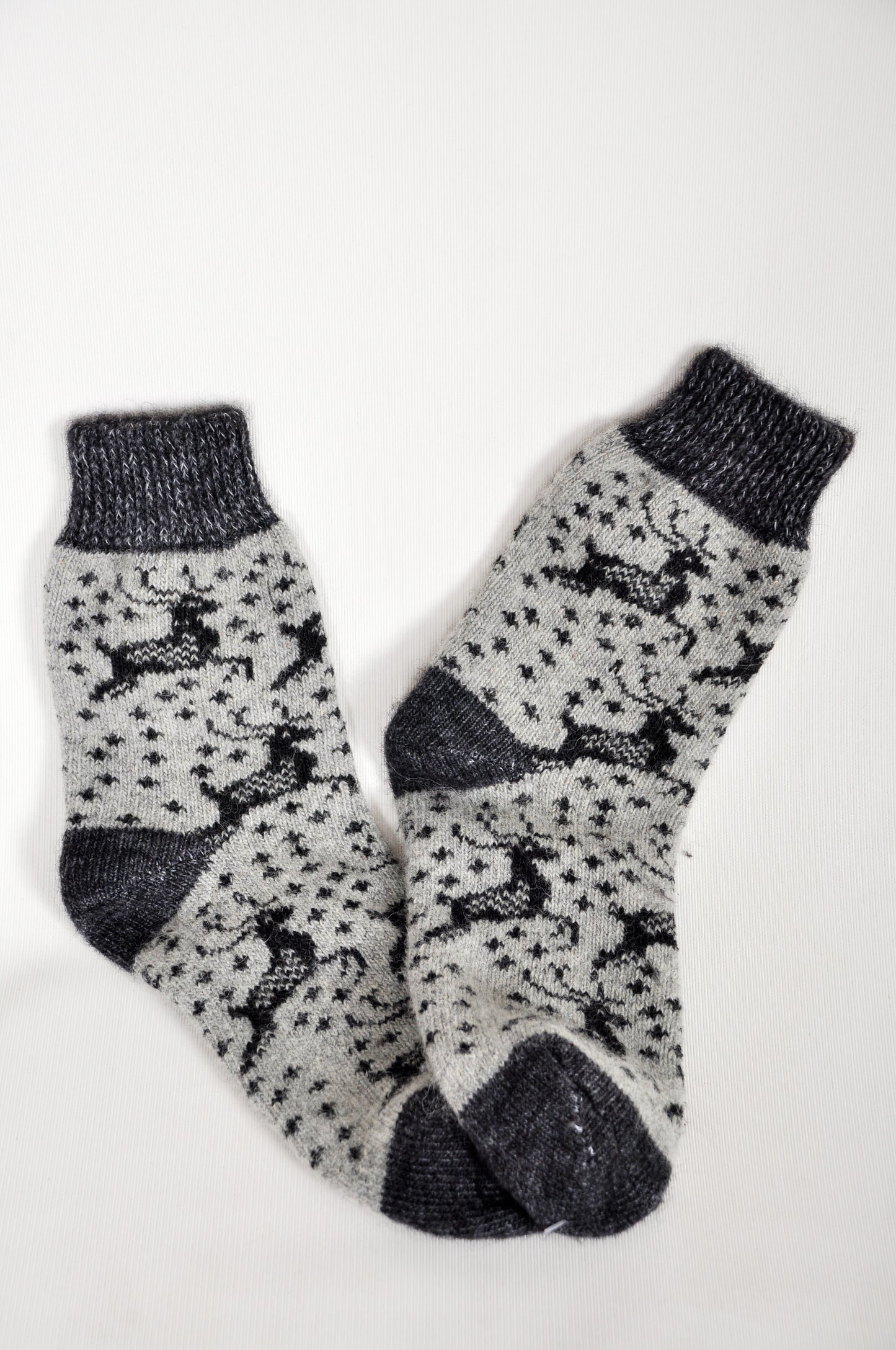 Men’s Wool Socks – Grey Reindeer Silhouette | UK 6.5–10.5